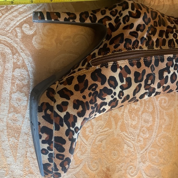 Sexy fun wild hot leopard print knee high boots! - Picture 8 of 9